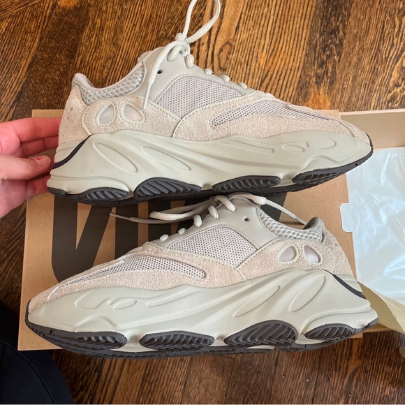 NWT adidas Yeezy Boost 700 Salt SIZE